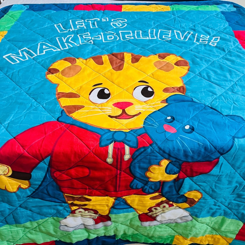 Daniel Tiger's Neighborhood Let's Make-Believe Toddler Quilt 44x56 Jay Franco